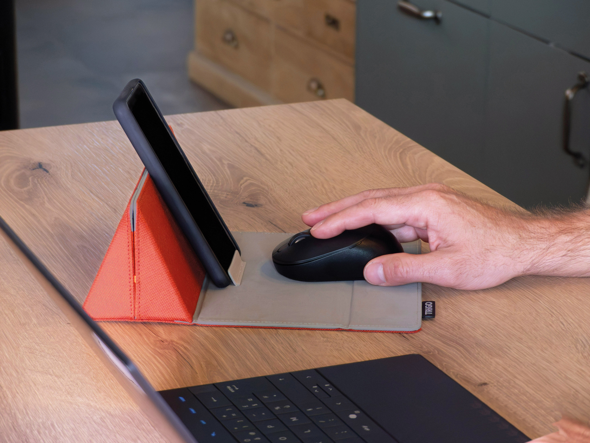 trousse nomade de bureau avec tapis de souris intégré