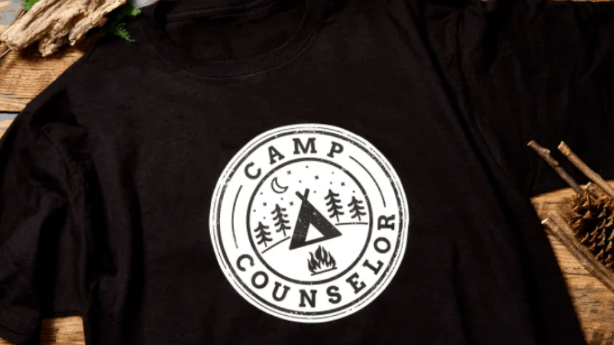 T-shirt camping personnalisé avec un transfert textile