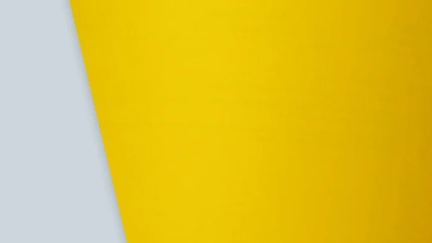 Etiquettes en papier jaune