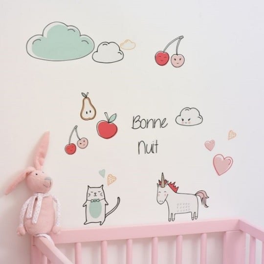 Stickers transparents pour décorer les murs d'une chambre d'enfant