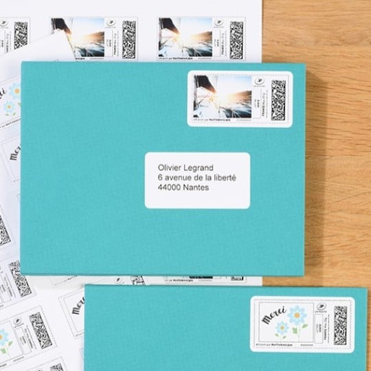 Etiquettes adresses et timbres autocollantes Avery