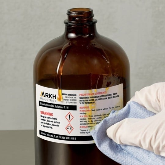 Etiquettes résistantes à l'huile pour produits chimiques