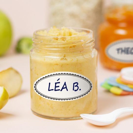 Etiquettes soluble collée sur un petit pot pour bébé