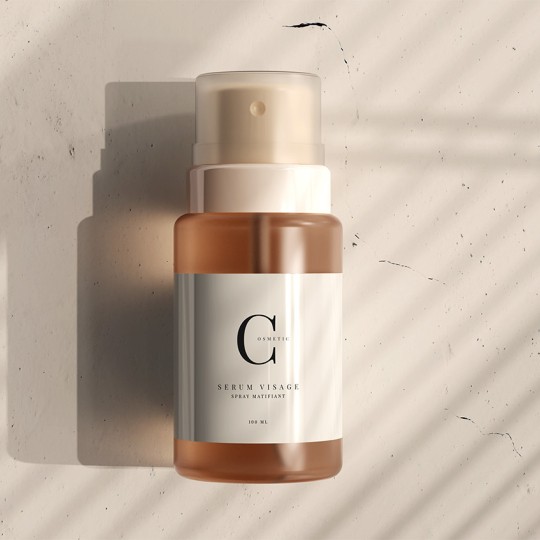 Flacon cosmétique avec une étiquette personnalisée