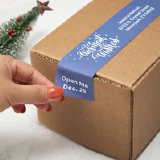 Etiquette personnalisée pour sceller un emballage carton avec un design de Noël