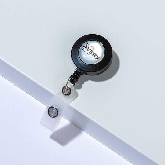 Enrouleur pour porte-badge avec fil retractable