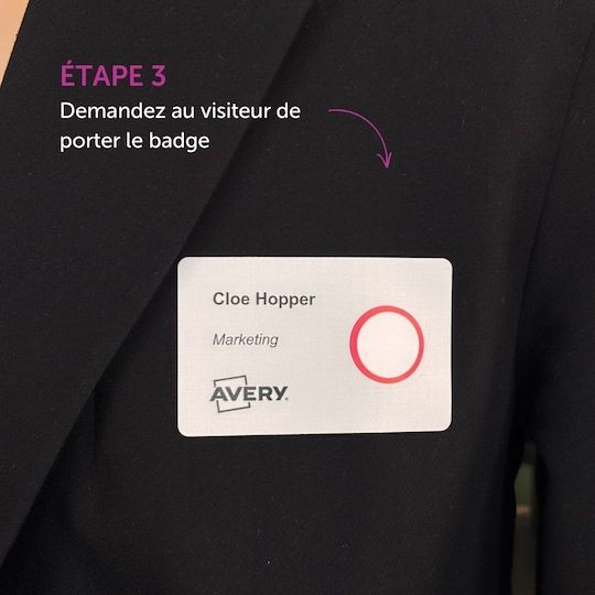badge porté avec la pastille blanche