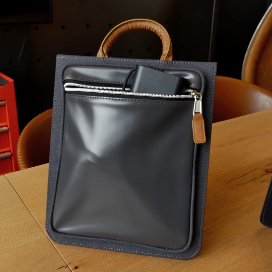 Grande pochette pour ranger les chargeurs