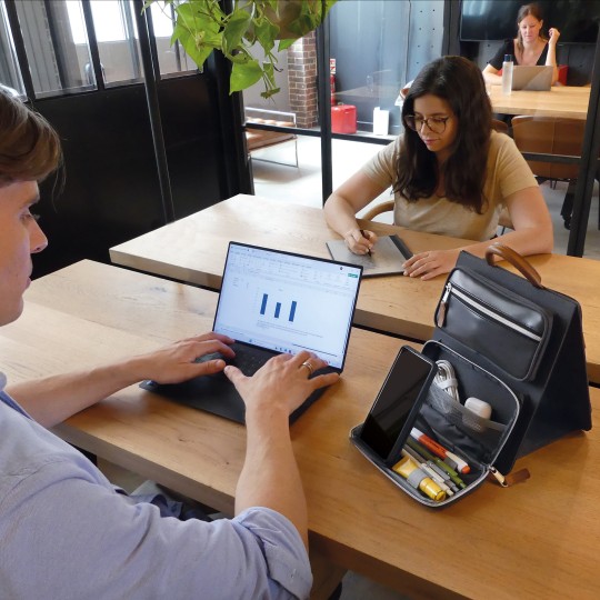 Utilisation de la pochette nomade de bureau dans un bureau