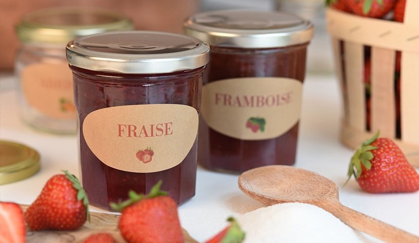 Etiquette transparente personnalisée sur pots de confiture