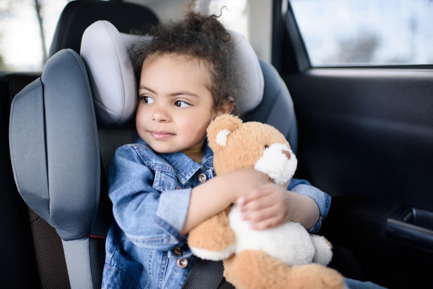 enfant doudou voiture