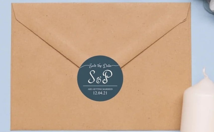 étiquette ronde personnalisées pour sceller l'enveloppe d'un faire-part de mariage