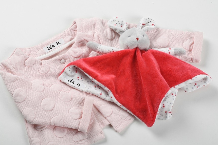 Etiquettes vêtements autocollantes