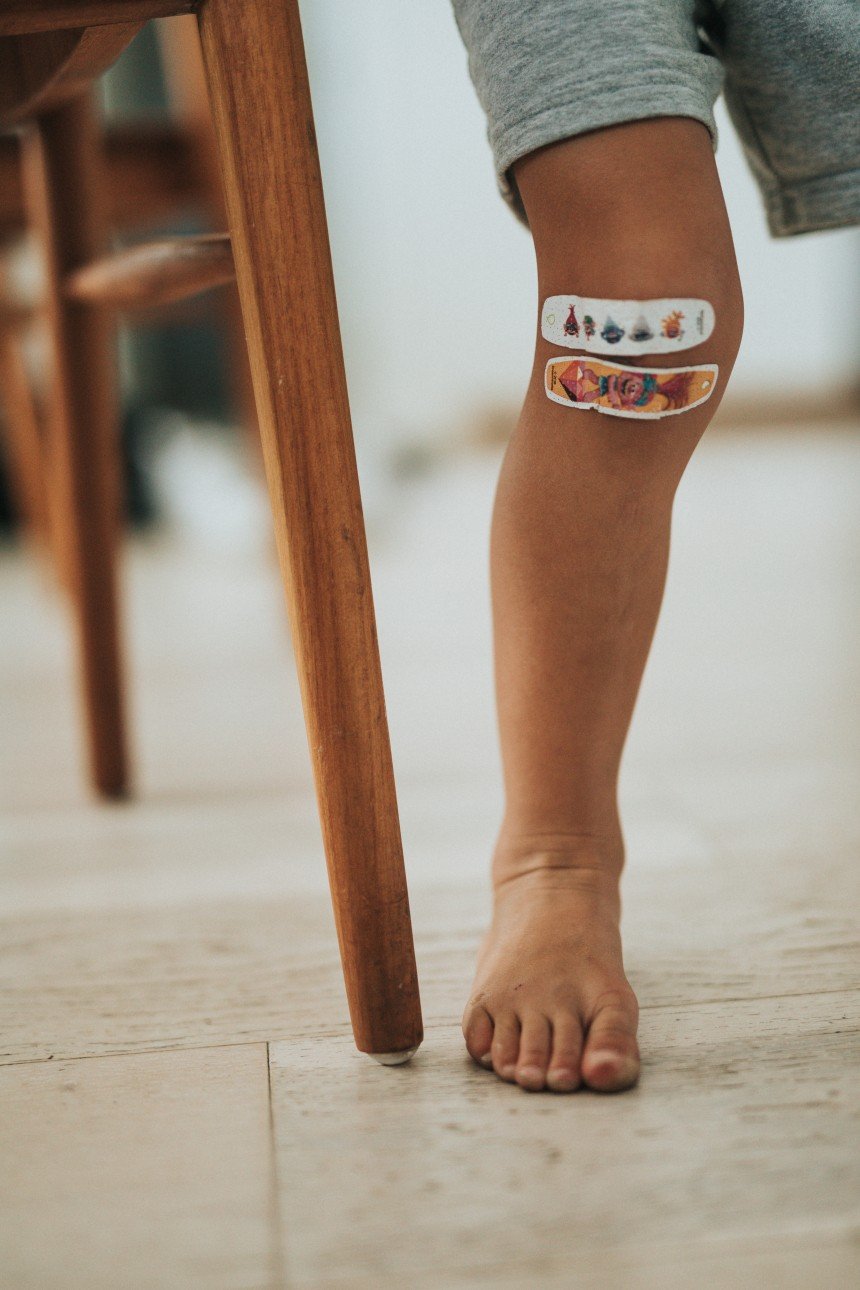Blessure d'enfant avec pansement