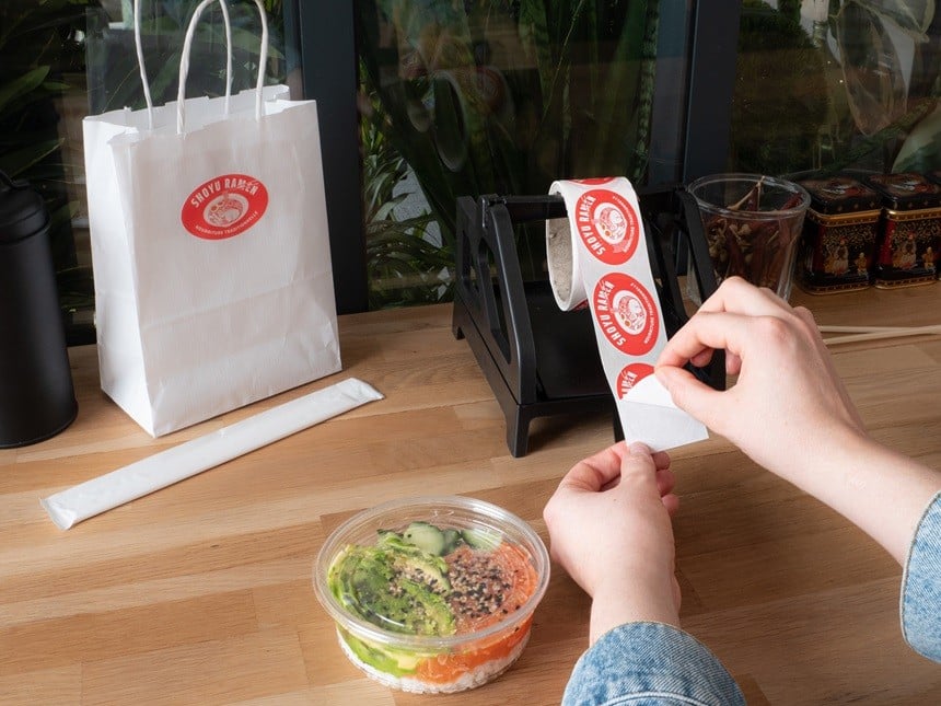 Etiquettes en rouleaux avec dévidoir