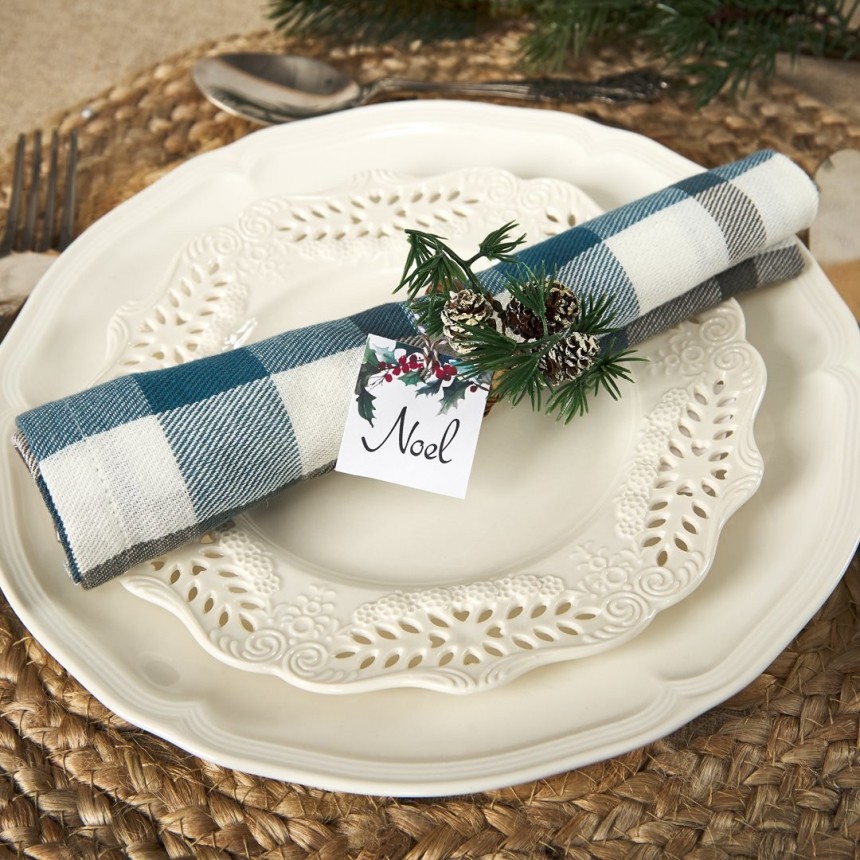 Marque place personnalisé posé sur une serviette pour Noël