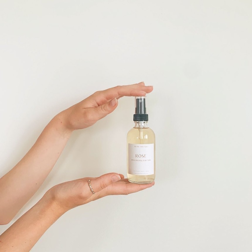 Flacon de parfum avec étiquette autocollante personnalisée