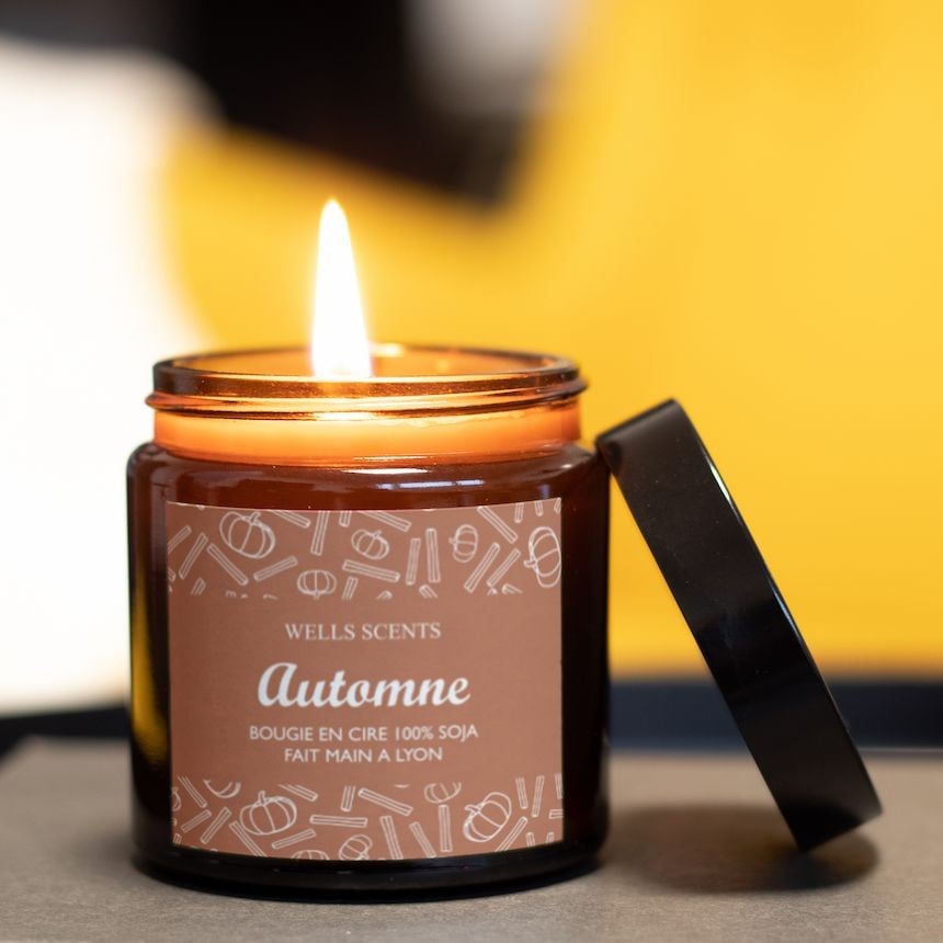 Design d'étiquettes bougies feuilles d'automne