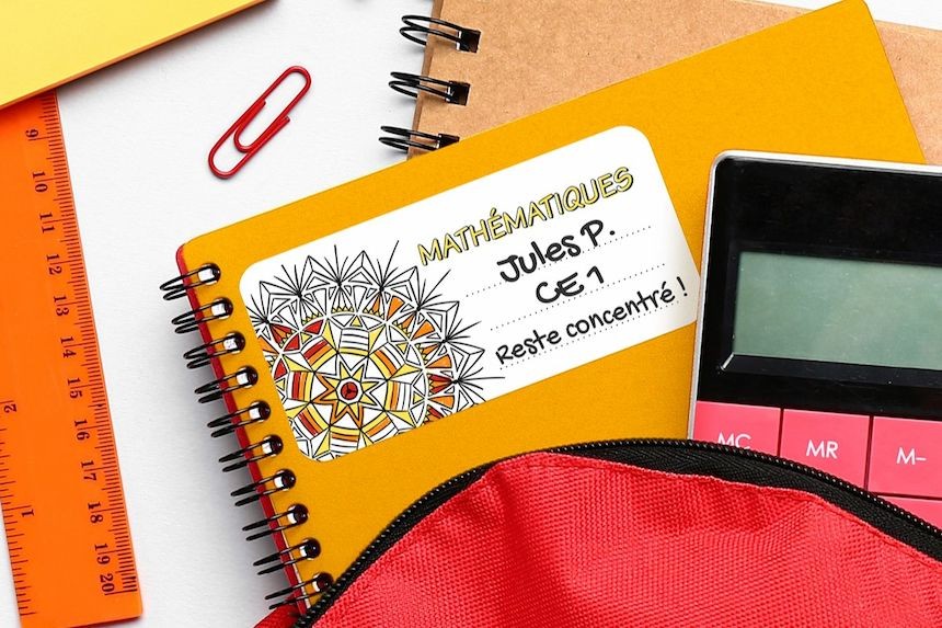 étiquettes cahiers motifs coloriage avec un message humoristique