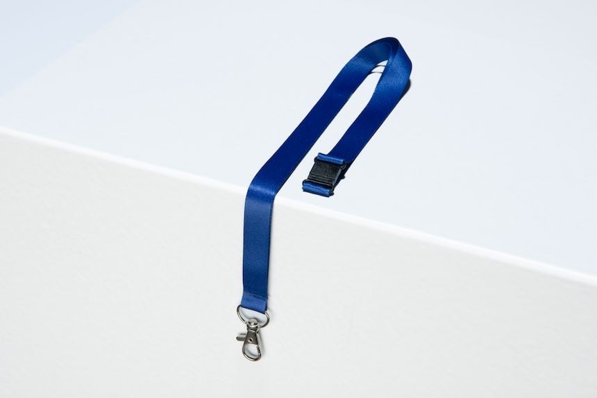 Tour de cou bleu pour badge avec mousqueton en métal et clip de sécurité