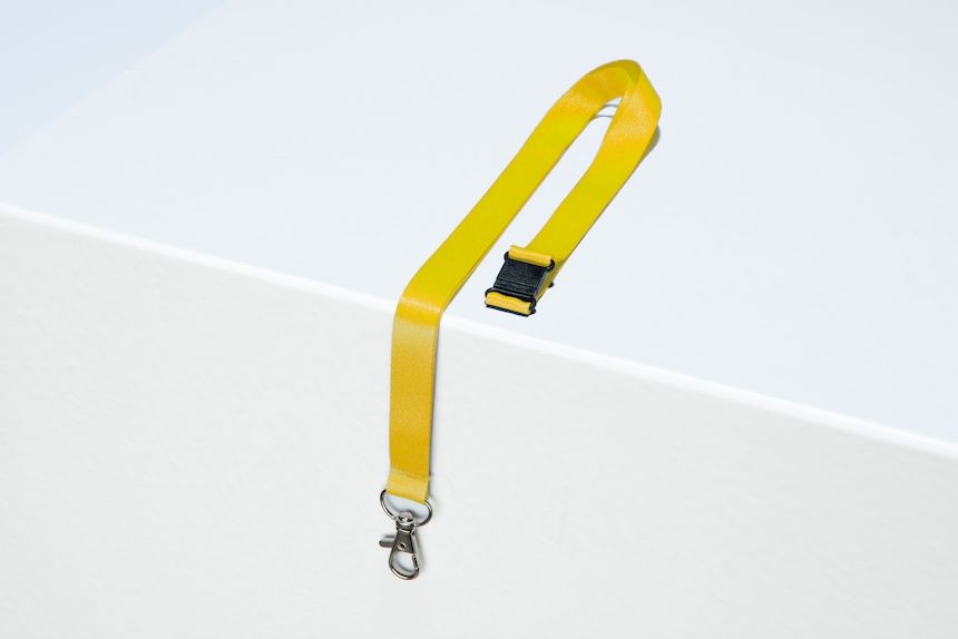 Tour de cou jaune pour porte badge avec mousqueton en métal et clip de sécurité