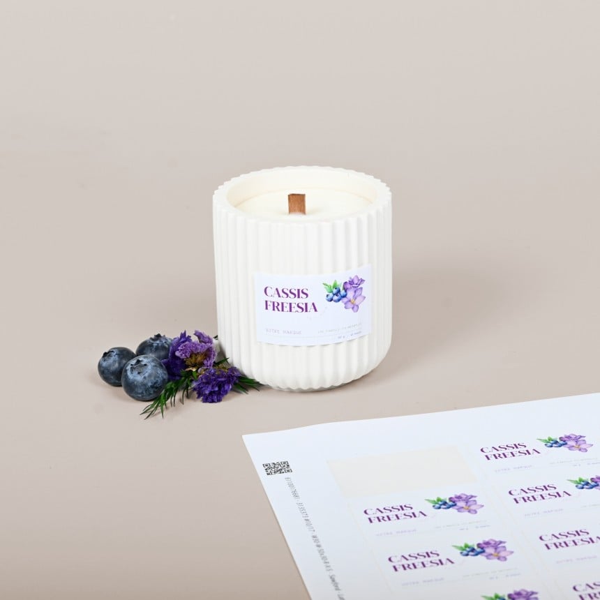 Design de bougies illustrant le parfum Cassis Freesia