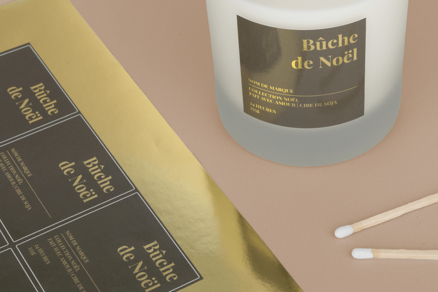 Effet dorure sur une étiquette bougie verte Effet dorure sur une étiquette bougie verte
