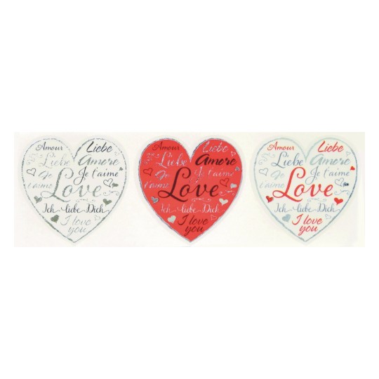 L'image montre trois cœurs décoratifs. Chaque cœur contient des mots d'amour en différentes langues, comme 'Amour', 'Liebe', 'Amore', ainsi que des phrases comme 'Je t'aime' et 'I love you'. Les cœurs varient en couleur, incluant blanc et rouge, avec des motifs délicats.