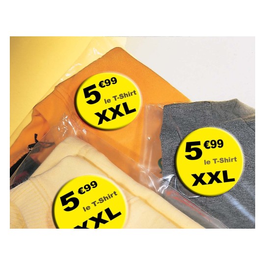 L'image montre plusieurs T-shirts de taille XXL, emballés avec des étiquettes indiquant le prix de 5,99 € chacun.