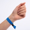 100 bracelets en tissu bleu avec bague de serrage en plastique inviolable FABBL-100